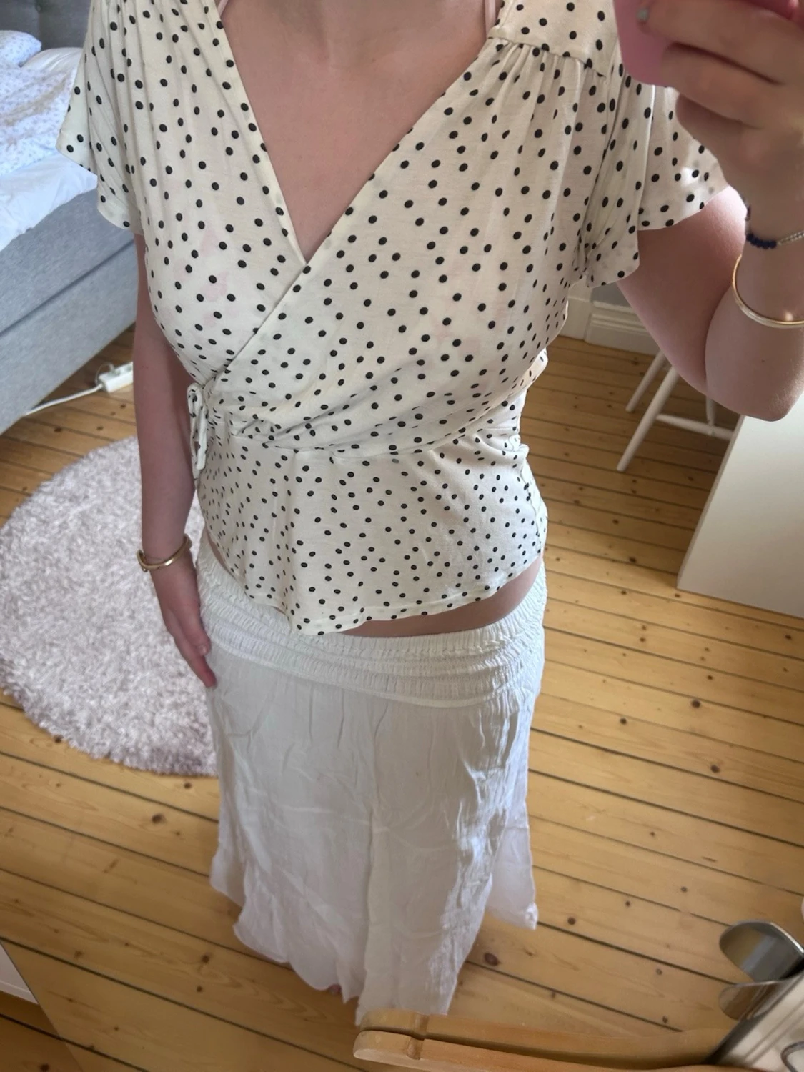 Prickig omlottblus med knytband - 1