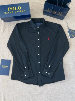 Polo Ralph lauren - Säljer en polo Ralph lauren shorts i jätte fint skick.Den är använd få gånger och är som ny.Skriv om ni har frågor eller vill har fler bilder.👍🏻😄
