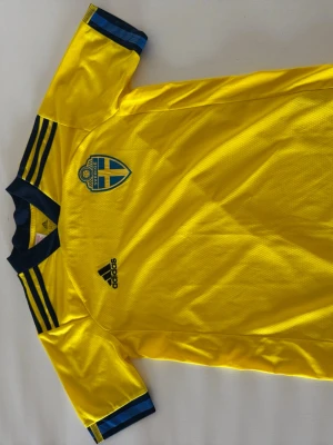 Svensk landslagströja Adidas gul - Svenska landslagets tröja 2021🇸🇪storlek: 164/13-14 år✅