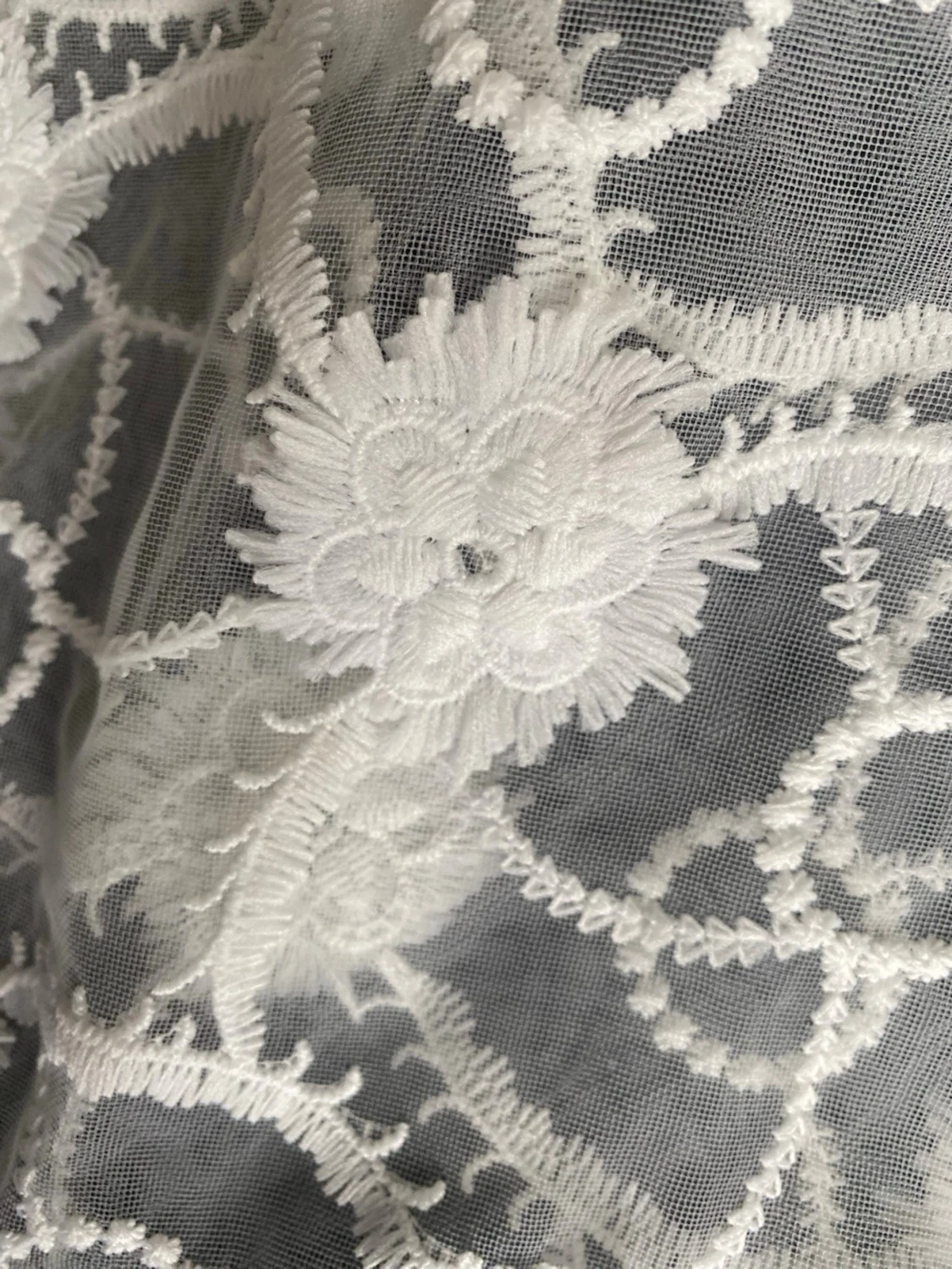 Vit blommig spetsblus - 1