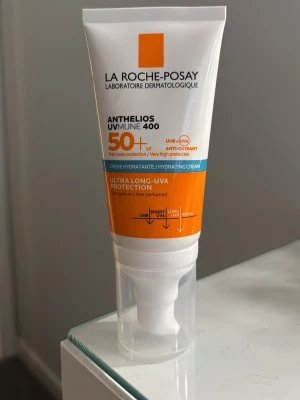 La Roche-Posay Anthelios SPF50+ kräm - Hydrerande solskyddskräm för ansikte från La Roche-Posay, Anthelios UVMUNE 400 SPF 50+. Aldrig använd och oöppnad.