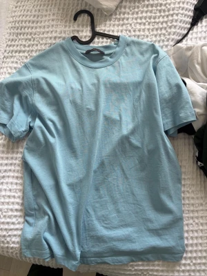 Lv t shirt  - Strl M