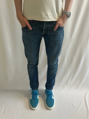 Jacob Cohën  - Tja! Säljer dessa feta blå Jacob Cohëns i storlek 30 och modellen 688.  Ny pris: 5000kr Säljs för: 899kr Hör gärna av er vid intresse!