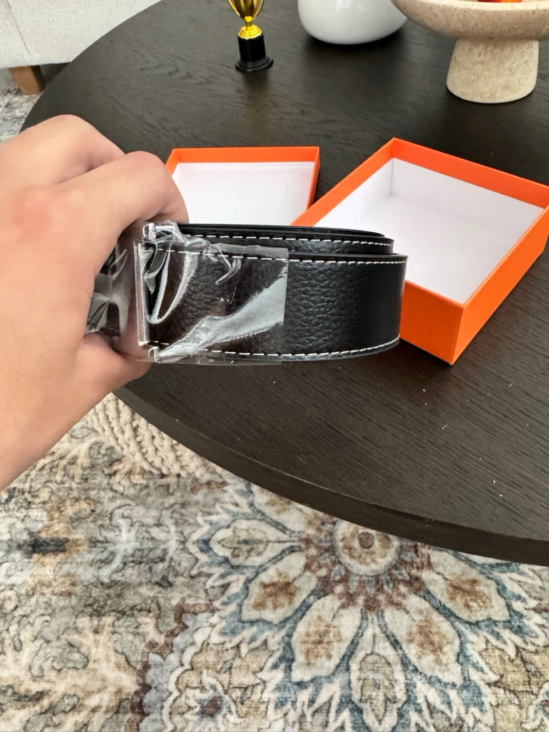 Svart skärp med silverdetaljer - 1