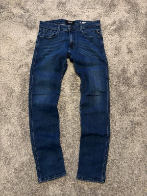 Replay Anbass jeans - Replay Anbass Jeans i bra skick! 👏 | Storlek W32 L34 📏 | Vid frågor är det bara att skriva ✍️ | Frakt inom 48h 📦