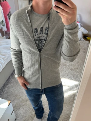 Massimo Dutti full zip - Massimo Dutti | Mycket bra skick | Size - M | Pris 399 | Hör av dig vid minsta fråga eller fundering📩