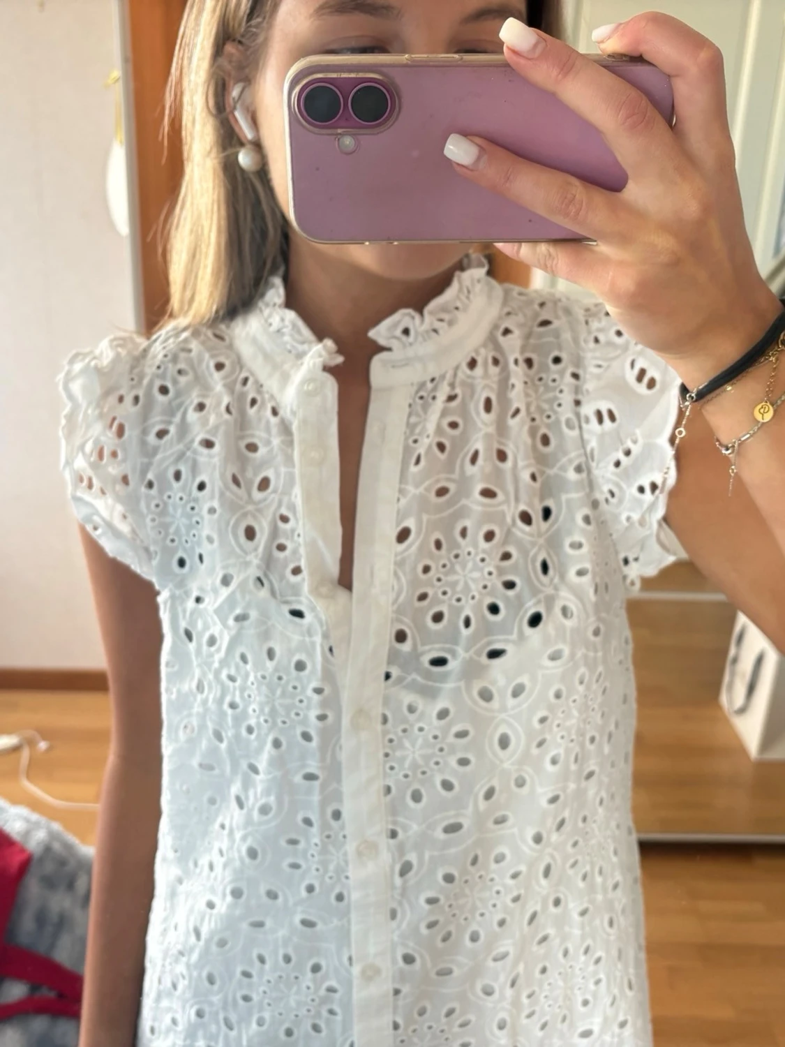 Vit broderad kort klänning med volang - 1