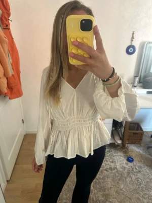 H&M blus - Jättesöt, aldrig använd