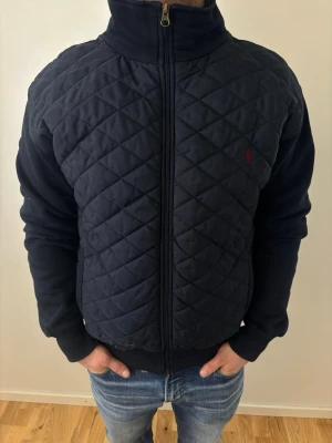 ralph lauren jacka  - Ralph lauren jacka - Storlek L - 9/10 skick - hör av dig vid minsta fundering 