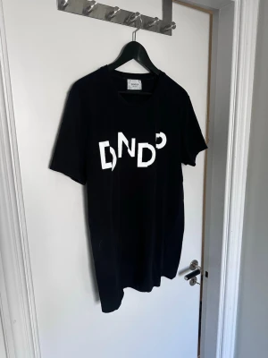 Svart t-shirt från dondup - T shirt från dondup knappt använd. Slimfit,  Hojta till vid funderingar 