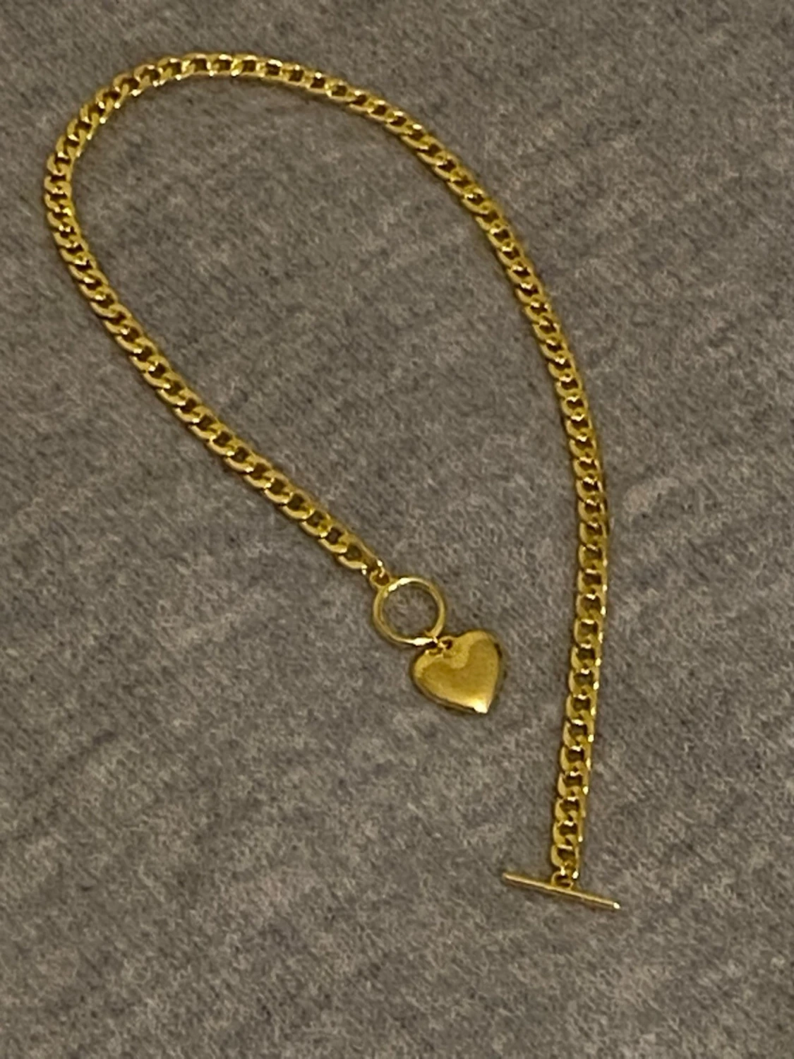 Guldigt halsband med hjärthänge - 1
