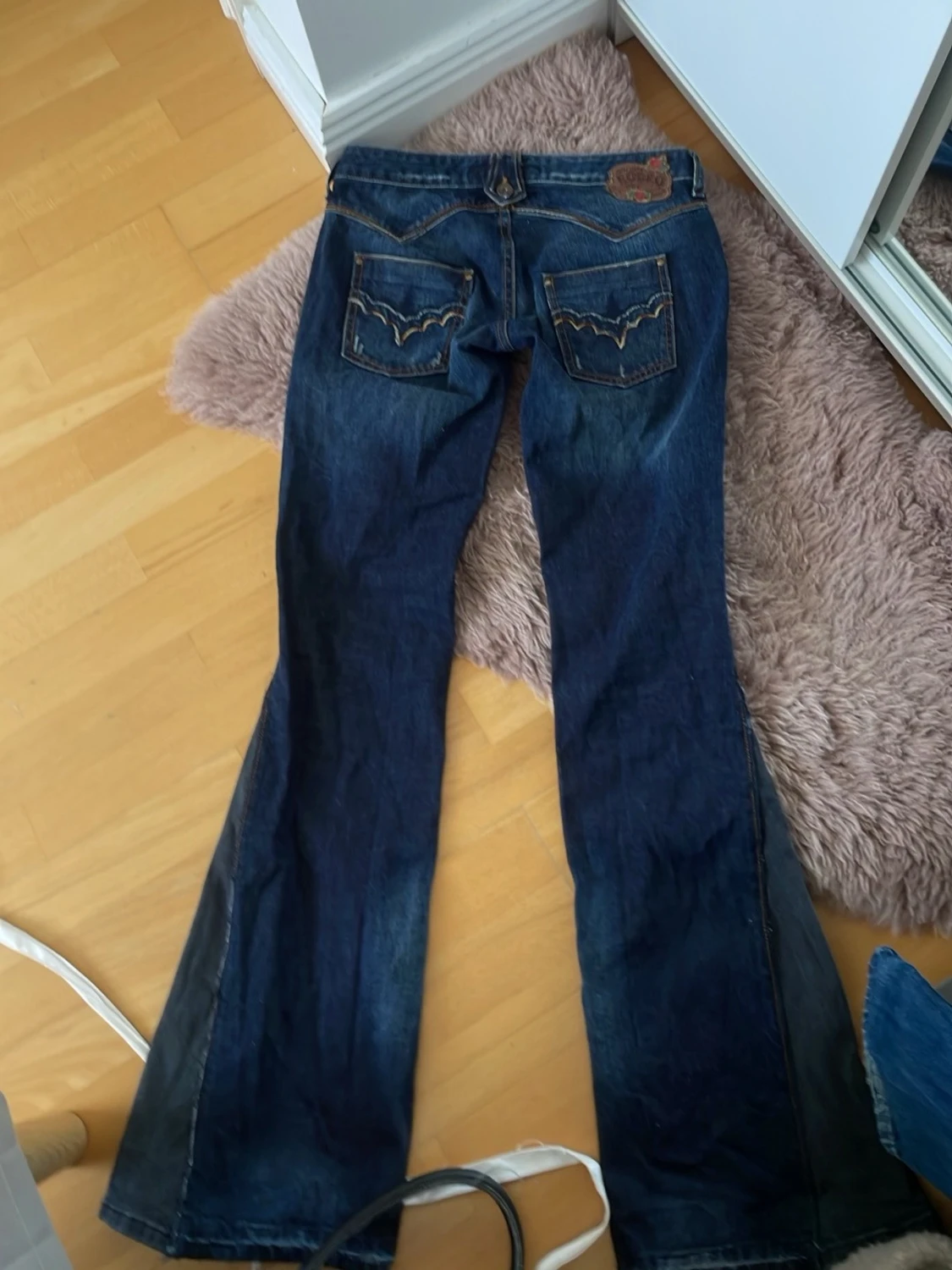 Mörkblå bootcut jeans med låg midja gjord själva  - 5