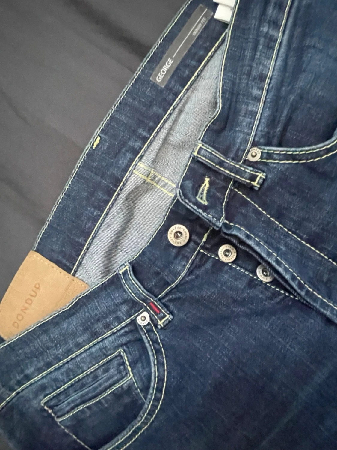Mörkblå jeans från Dondup - 1