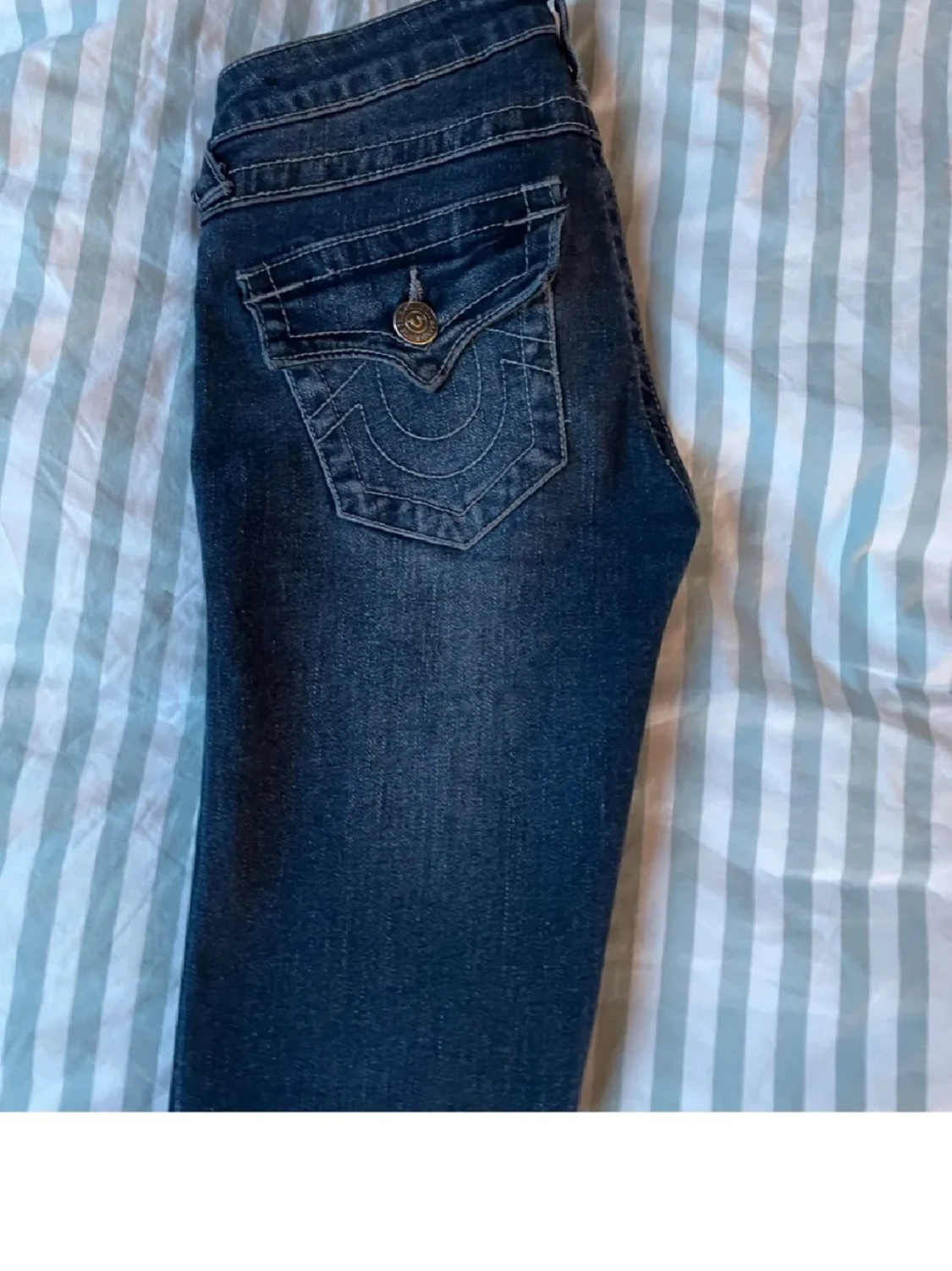 Mörkblå jeans med nitar - 1