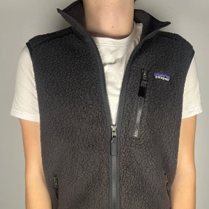 Patagonia väst - En riktig snygg och trendig patagonia väst i fint skick. Storlek M, vid frågor är de bara att skriva // Arvid  