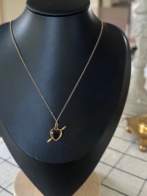 Maria Nilsdotter ”Rebel Love” necklace inspired! - Inspirerat Halsband av Maria Nilsdotter.  Halsbanden är 100% rost och nickelfria och kedjorna är 40cm men går att förlänga med ytterligare 5cm. Vid mer frågor är det bara att höra av sig ☺️