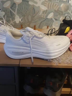 Nike vomero plus nya - Nike vomero plus storlek 45 löparskor ,helt nya