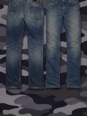 Lee archive jeans  - Säljer dessa riktigt feta Lee jeans. Mina favoriter… ingångna fades och honeycombes av mig. De har en rak passform och lägger sig över skorna riktigt najs. Storlek: W30, L32. Mått: längd 102cm, midja 40cm, ben öppning 20cm. Obs ta mått med en nypa salt +-1cm 