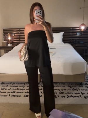 Zara satin co-ord set  - Topp och byxor från Zara i storlek S. Använt en gång. 