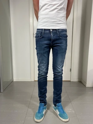Replay Anbass Jeans  - Säljer nu dessa Replay Anbass Jeans, skriv för fler bilder/frågor🙌🏼