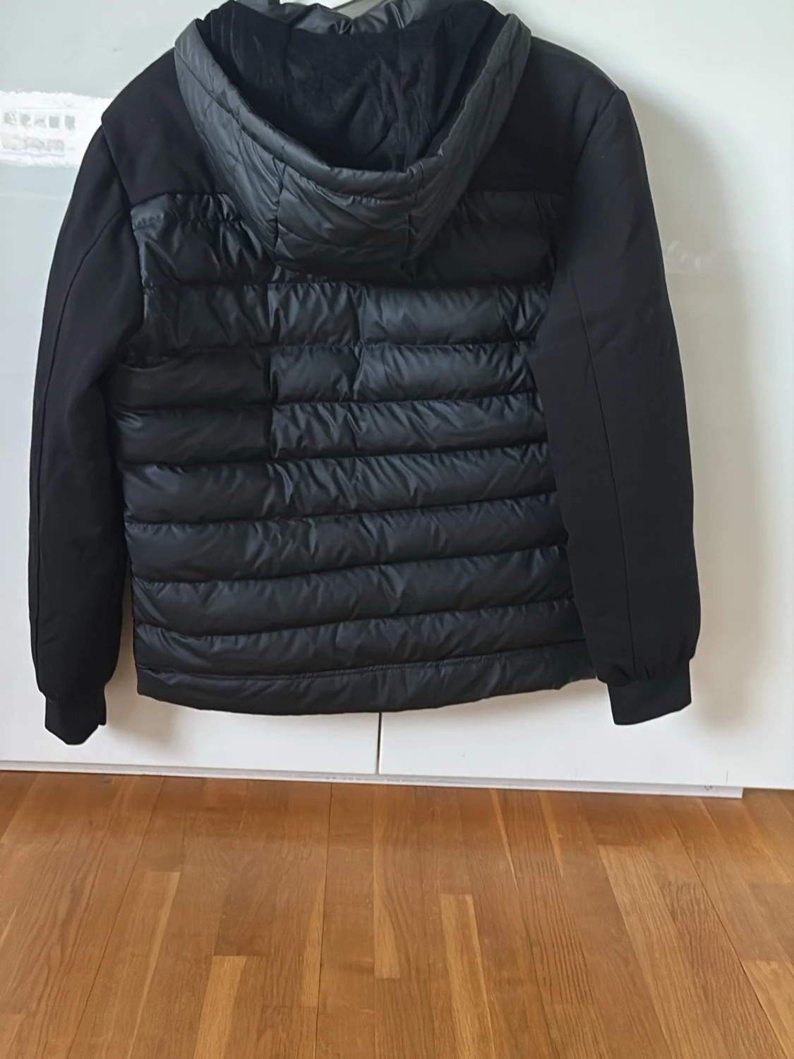 Svart quiltad hoodie-cardigan - 1