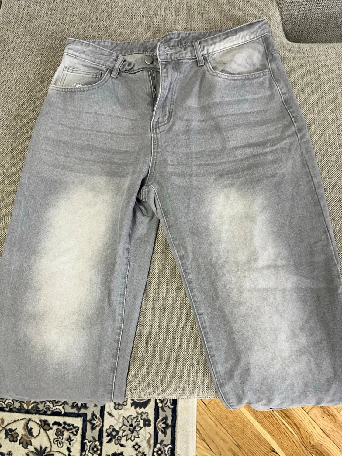 Gråa loose fit jeans med tvättade detaljer - 1