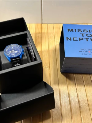 Omega x Swatch Mission to Neptune - Säljer nu min Omega x Swatch Mission to Neptune från Bioceramic MoonSwatch-kollektionen. Fint skick och snålt använd.