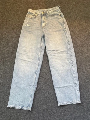 Baggy jeans  - Snygga baggy jeans, ljusblåa (lite mörkare inverkligheten), väldigt cooola