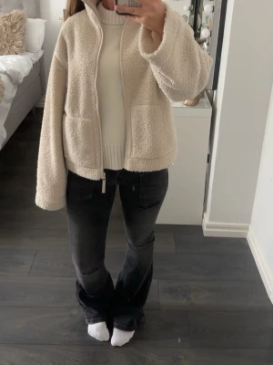 Ginatricot young 14 + - Jeans med slitningar / S