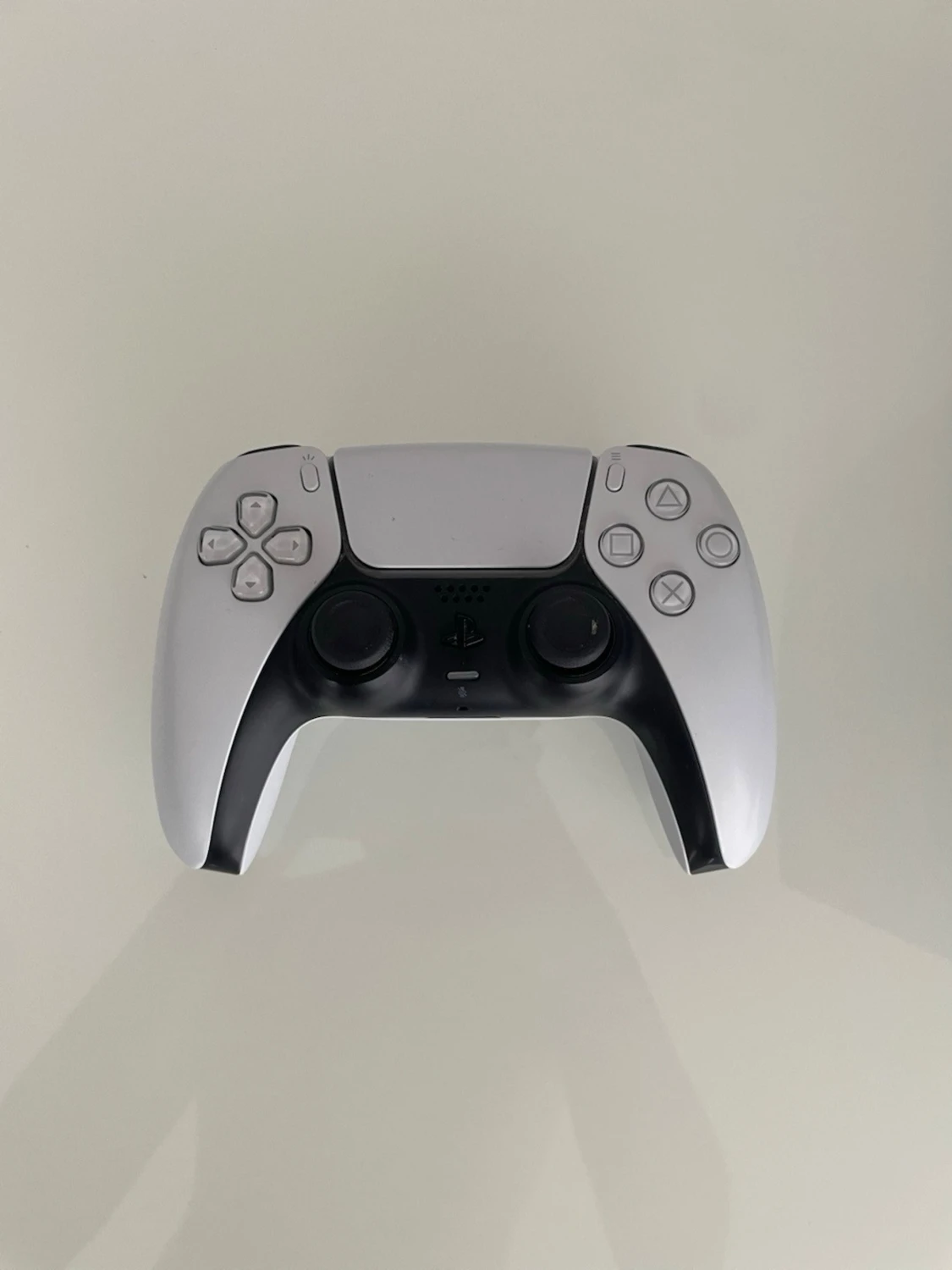 PlayStation 5 med handkontroll - 4