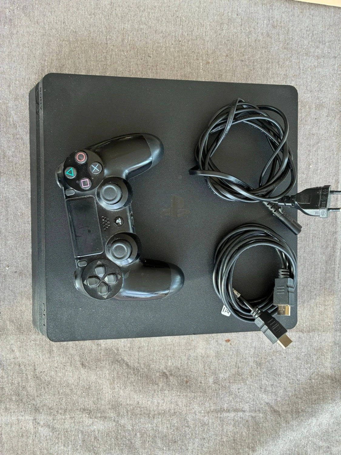 PlayStation 4 Slim med handkontroll - 1