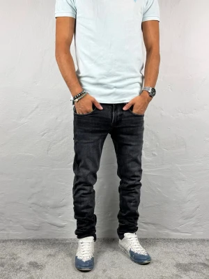 Replay jeans  - Ett par riktigt snygga jeans från Replay i storlek W28 L34 i modellen Anbbas 