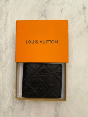 Lv plånbok - En premium plånbok perfekt för alla tillfällen!