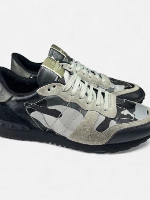 Valentino Rockrunner| 42 - Valentino Rockrunner|Bra skick| Og: box, dustbag, kort| Storlek:42| Vanligt slitage Inga defekter| Skick: 8,5/10