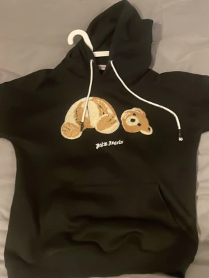Svart hoodie med björn från Palm Angels - Mycket bra skick