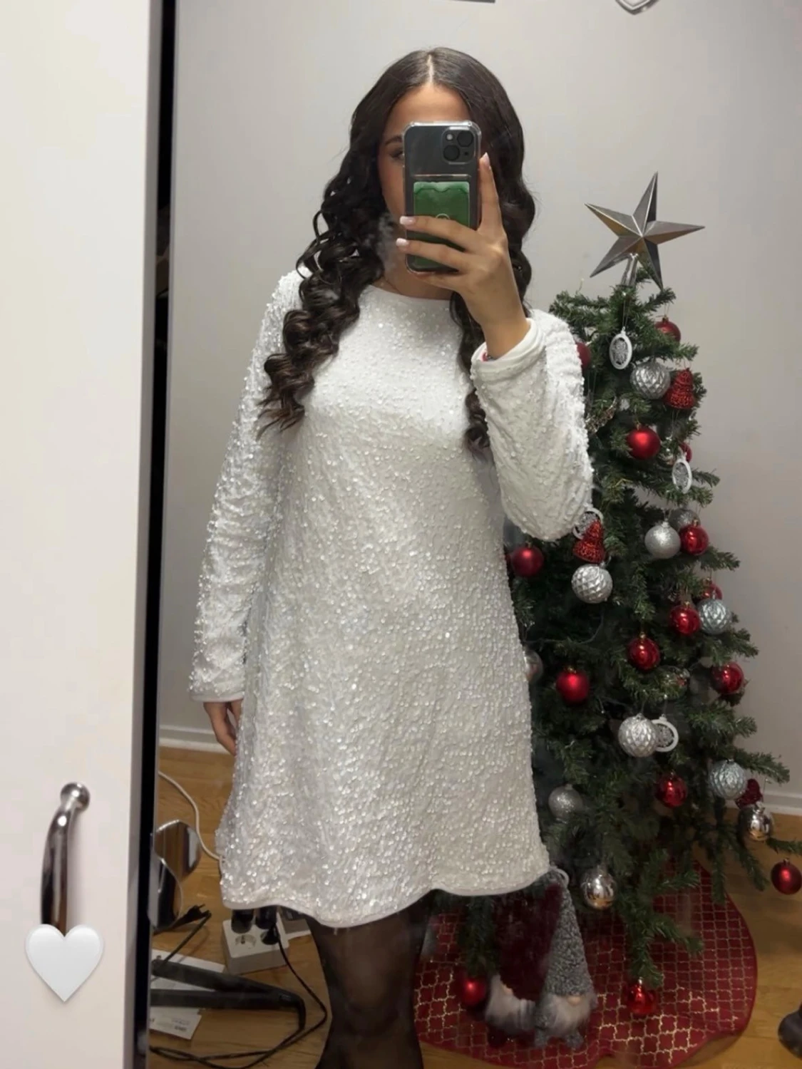 Vit paljettklänning med lång ärm