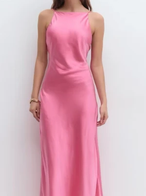 Rosa långklänning - Superfin långklänning i silke, endast använd en gång