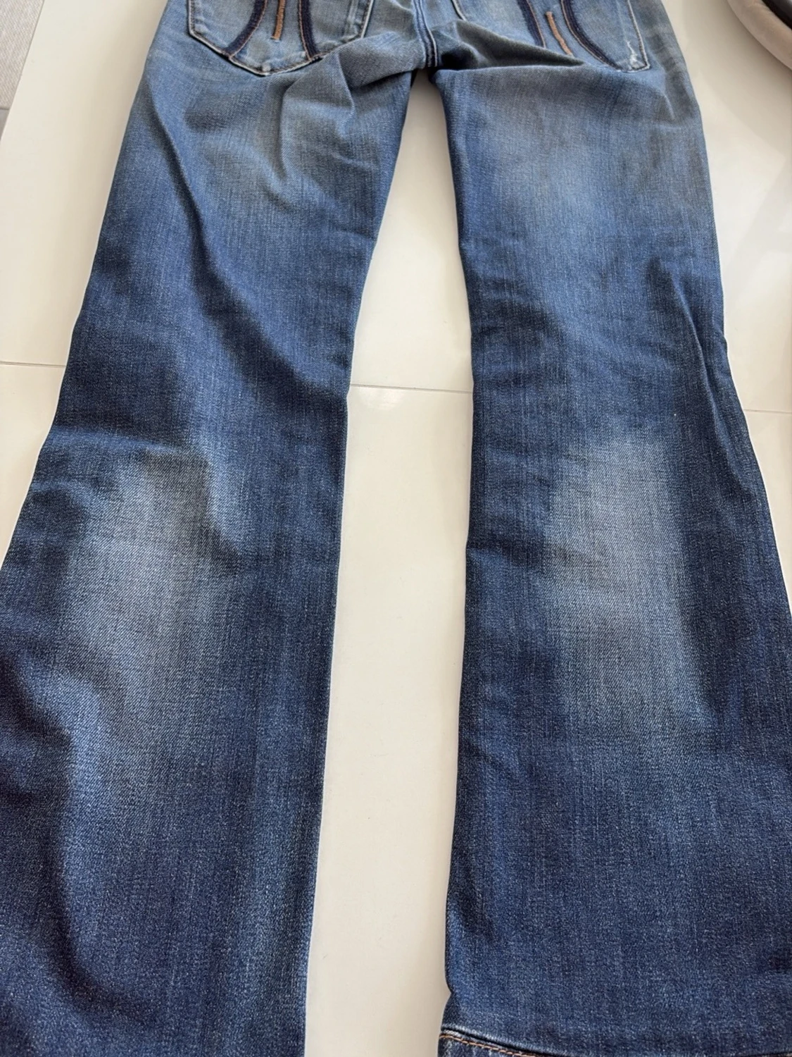 Blå bootcut jeans från Formarina med slitningar - 1