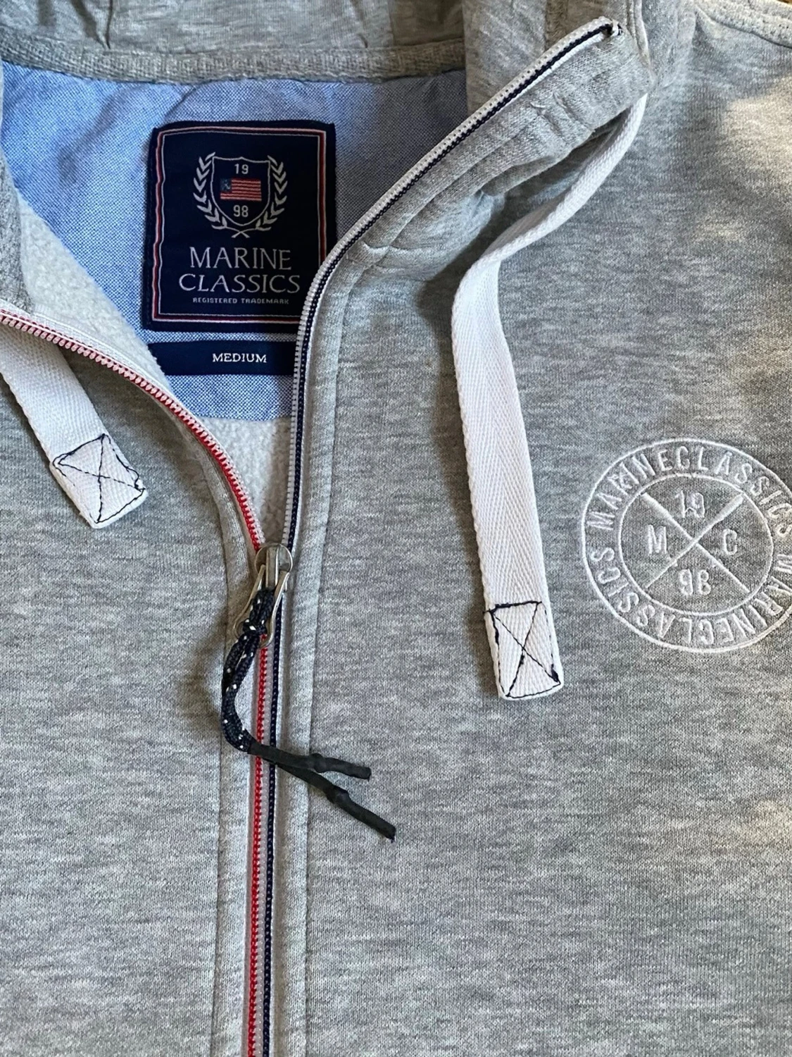 Grå hoodie från Marine Classics - 2