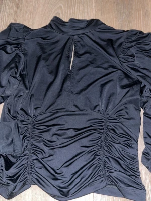 Topp - 🖤Topp/tröja från bikbok storlek S🖤