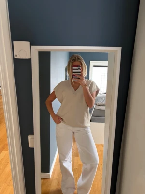 Zara topp - Säljer denna skitsnygga toppen från Zara!! Perfekt till våren 🥰🥰