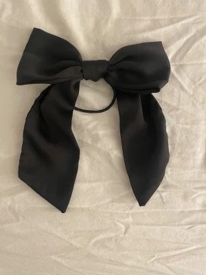 Tofs - En tofs med en roset på 