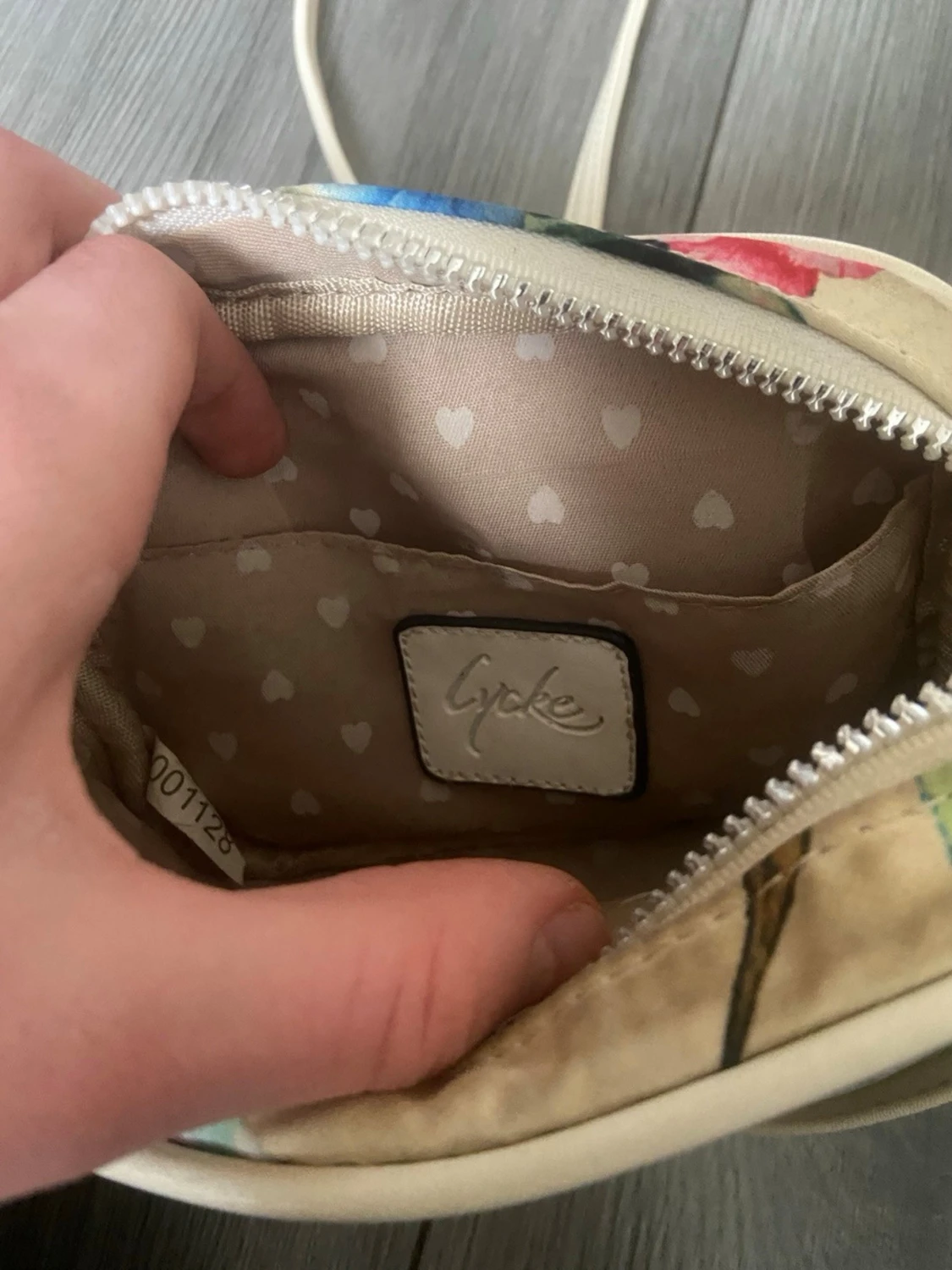 Blommig axelväska från Lycke - 5