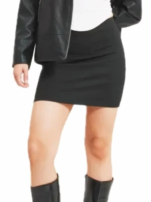 Mini kjol - Minikjol från NLY TREND, med stretchigt material och ett litet bredare resår på insidan av kjolen runt midjan. Testad och tvättad, men aldrig använd utan endast legat i garderoben.