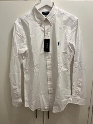 Ralph Lauren skjorta - Passade inte mig, men den är helt ny och försöker bara få sålt den. 