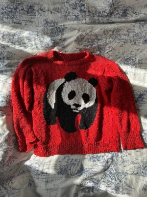 handstickad vintage pandatröja - sparsamt använd 