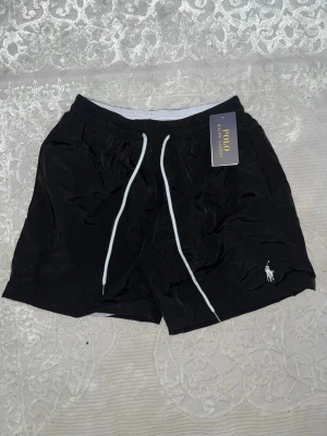 Svarta Ralph Lauren badbyxor - Badbyxor som sitter skönt och luftigt, helt oanvända