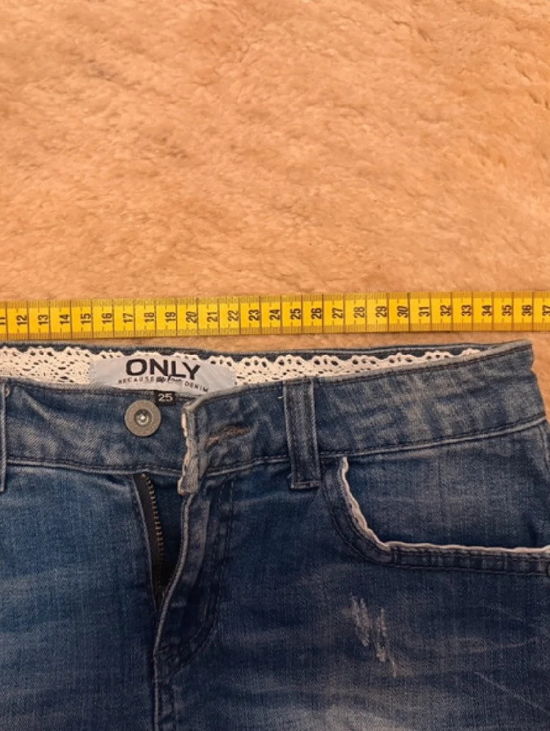 Jeanskjol med lace och slitningar - 2