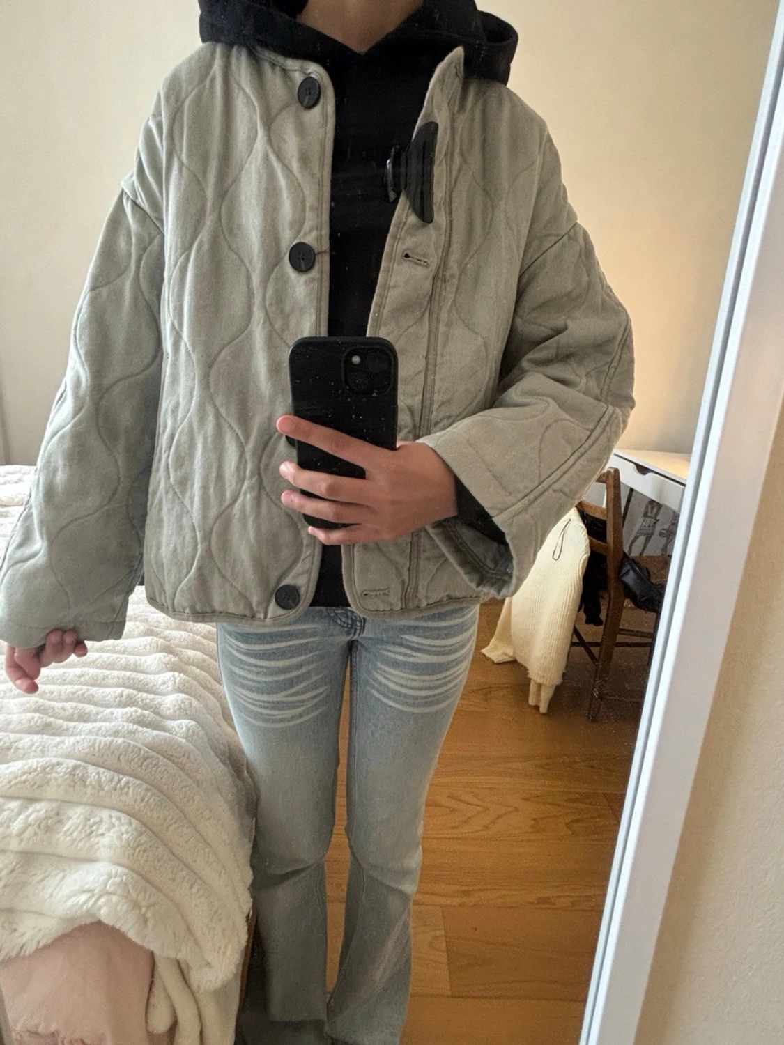Ljusgrå quiltad vindjacka