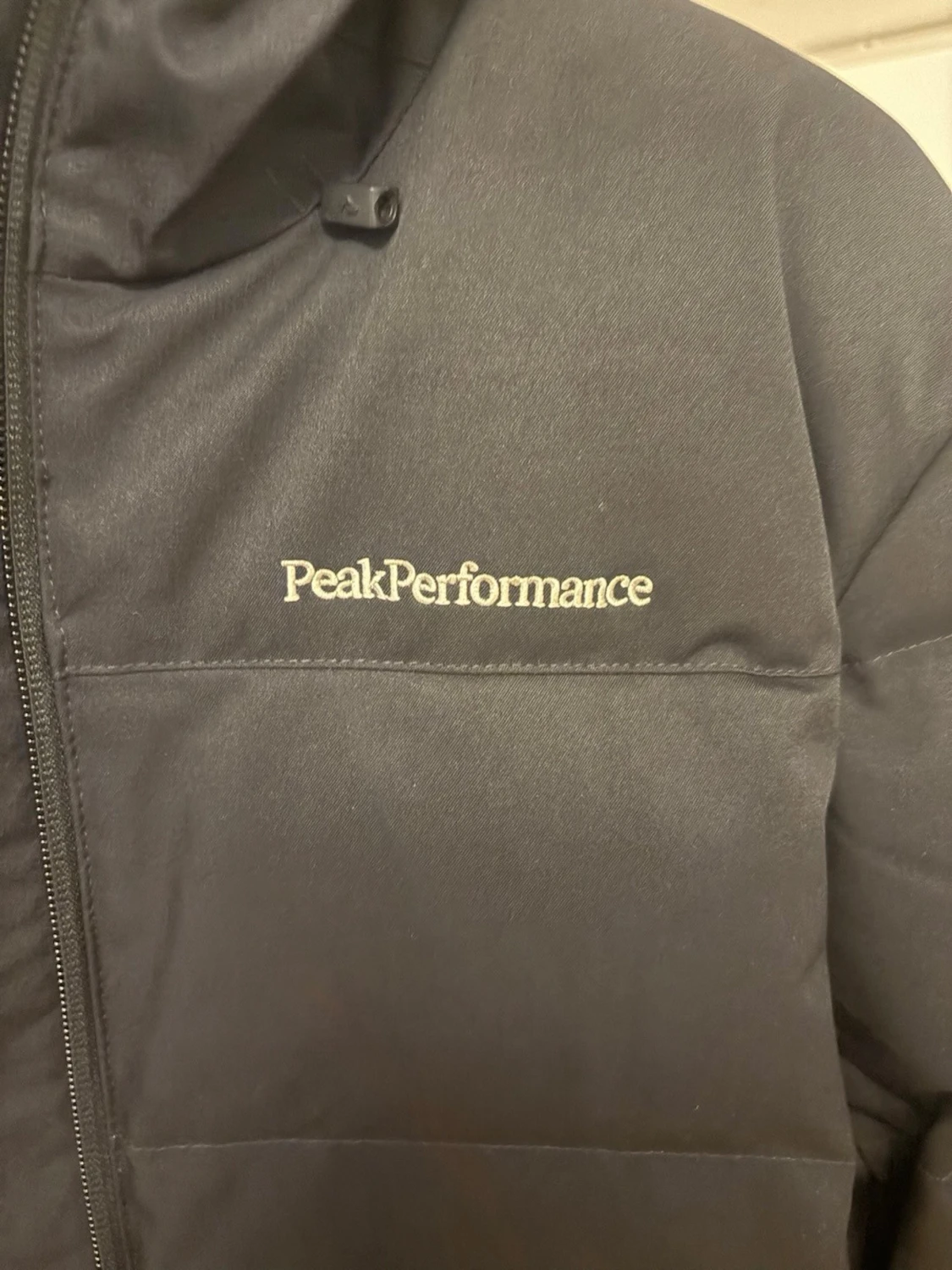 Svart dunjacka Peak Performance - 2